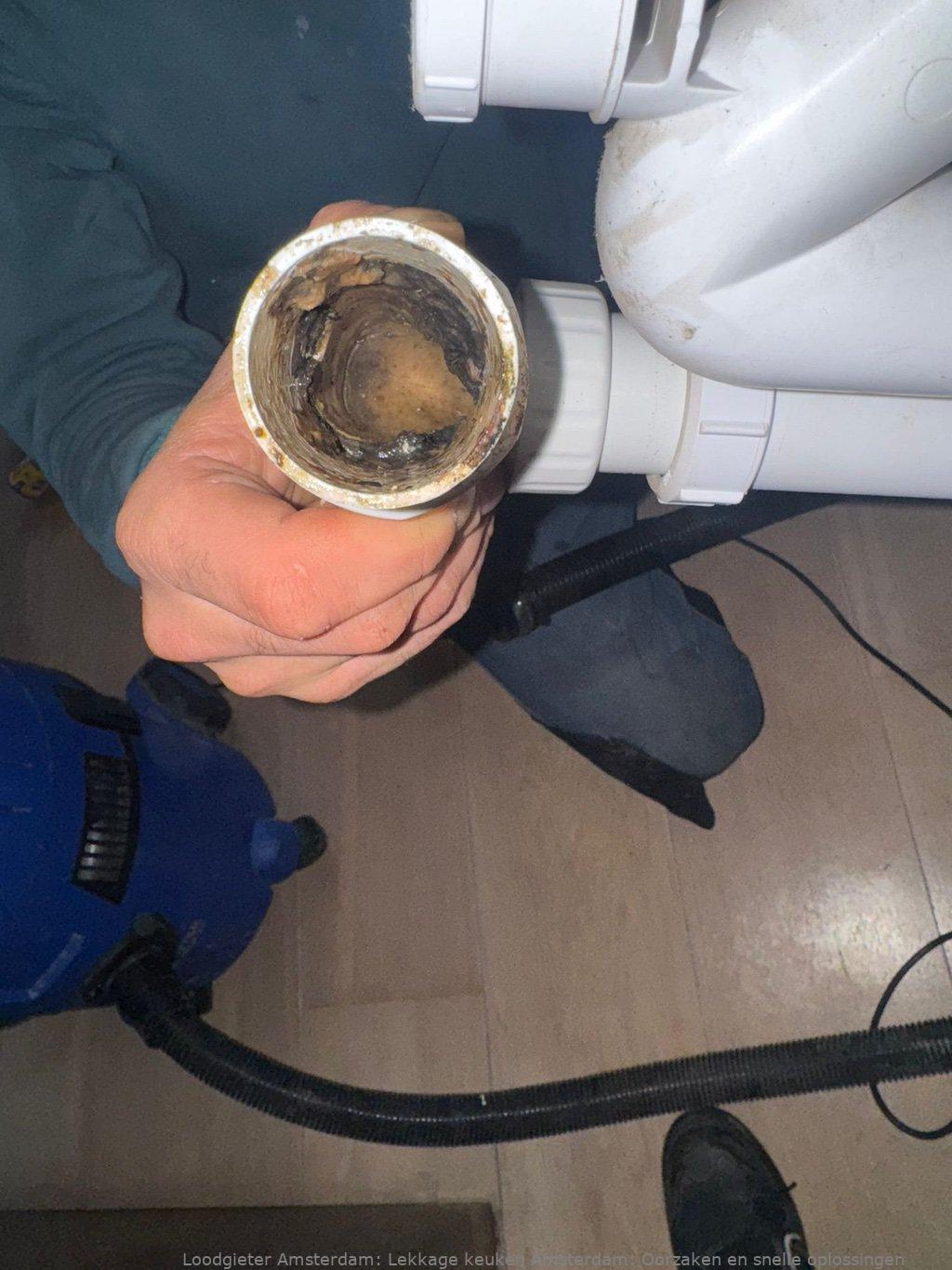 Lekkage keuken Amsterdam: Oorzaken en snelle oplossingen
