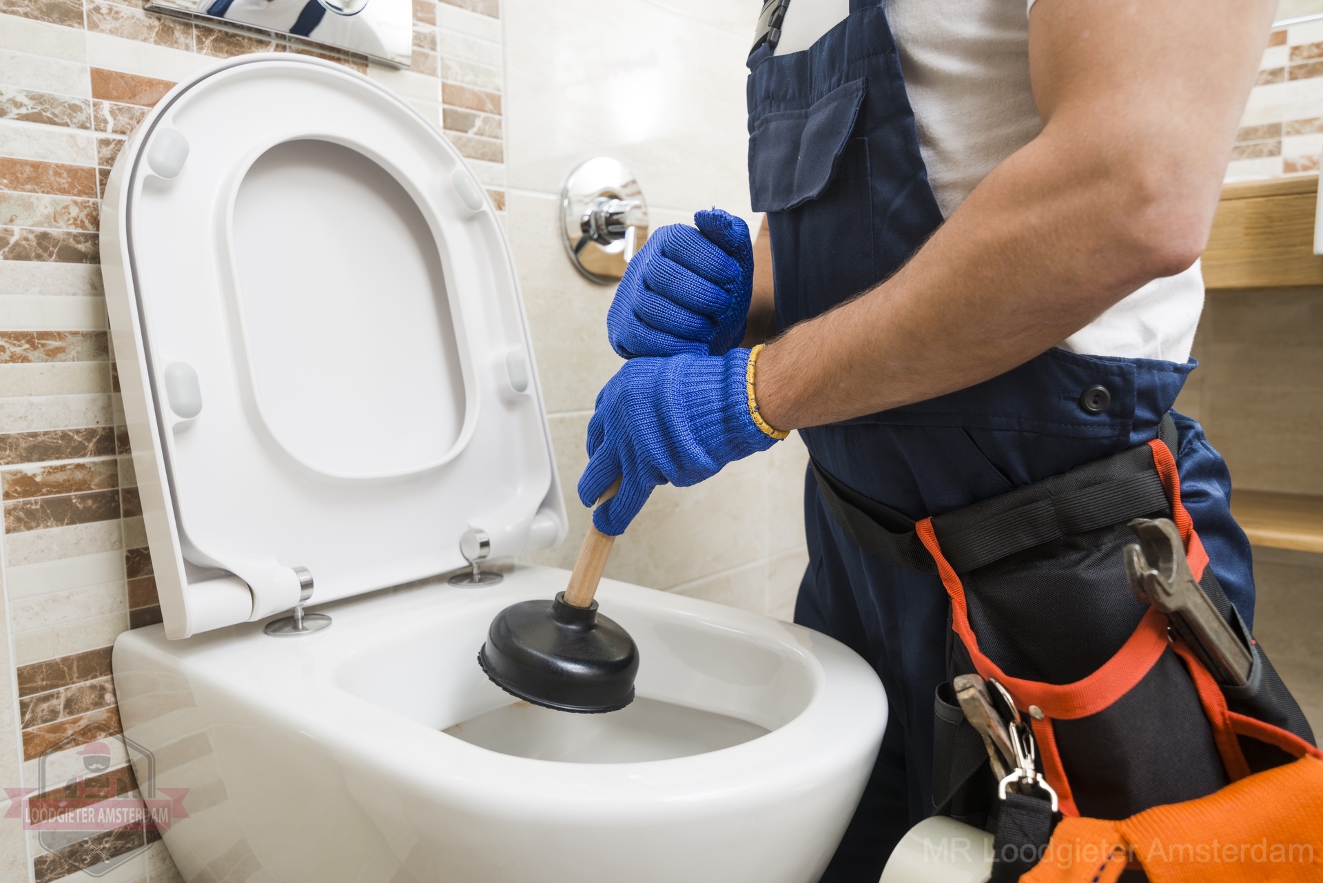 WC verstopt Loodgieter in Amsterdam